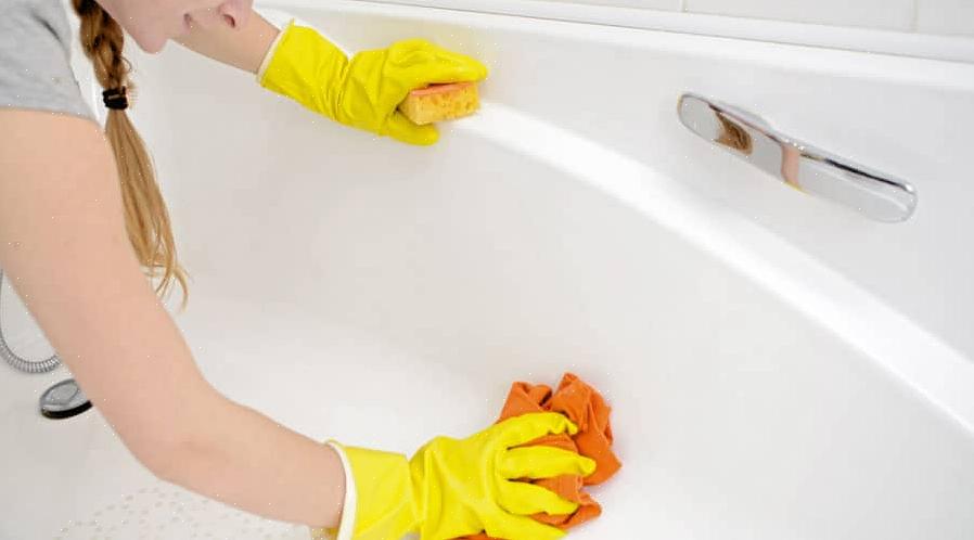 Pak zeepresten aan met een oude tandenborstel of een ander klein schoonmaakborsteltje