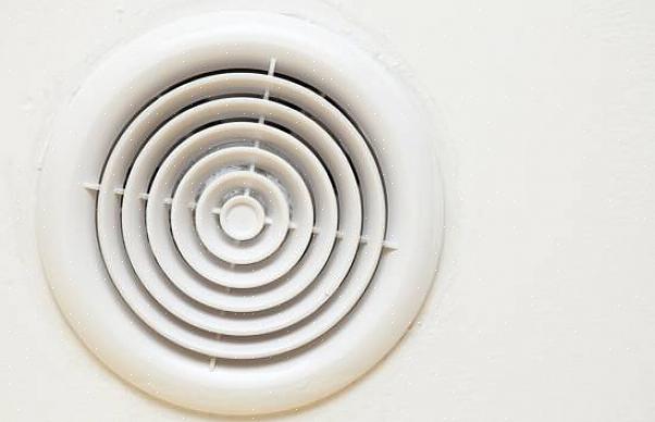 Plan vervolgens de locatie van de afzuigventilator in de badkamer zodat het kanaal de kortste