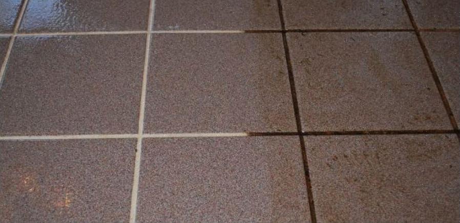 Hoe tegelvoegen te reinigen met een alkalische reiniger