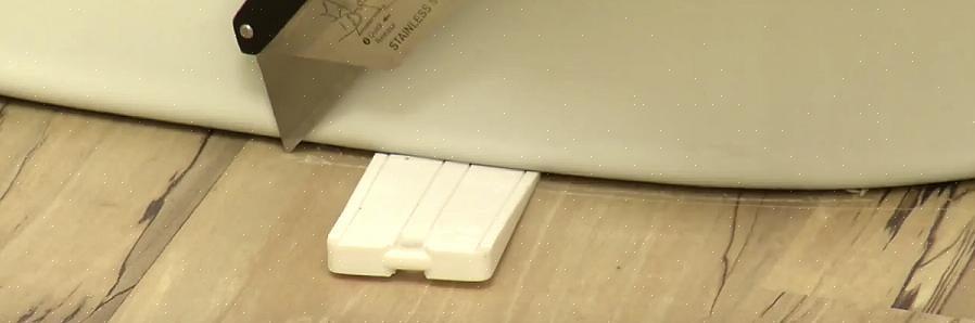 Worden zelf vastgehouden door een metalen of plastic ring aan de bovenkant van de toiletflens