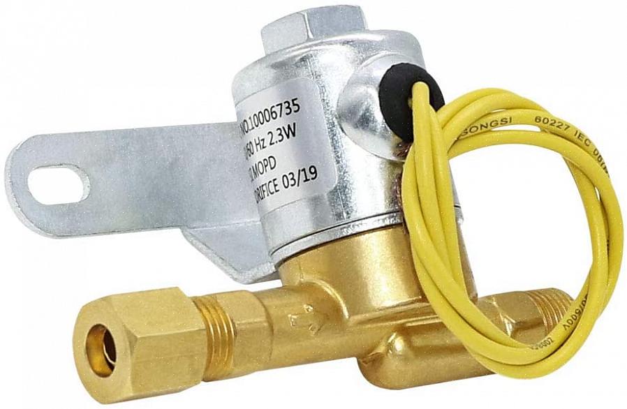 De eerste stap bij het vervangen van de solenoïde van de bevochtiger is om de watertoevoer