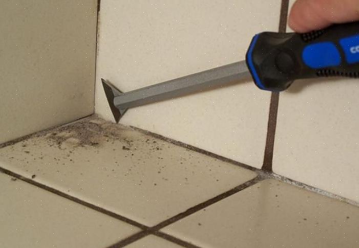 Monteer het oscillerende gereedschap met een mes dat speciaal is bedoeld voor het verwijderen