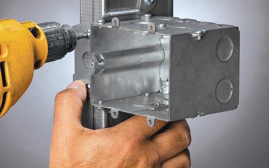 Als u elektriciteitskasten in beton of baksteen installeert