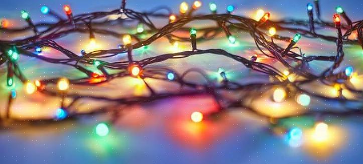 Kerstverlichting in oude stijl met ingeschroefde lampen kun je het beste met pensioen gaan als ze bederven