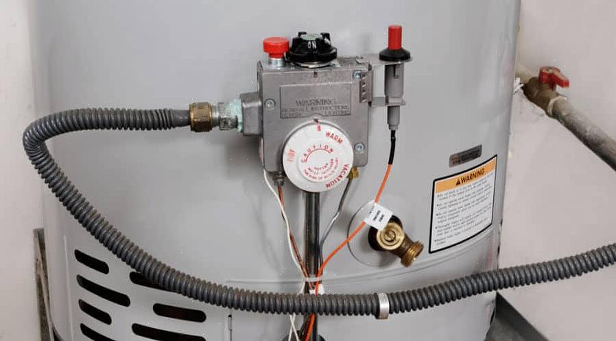 Als u ondanks het uitschakelen van de boiler nog steeds gas ruikt