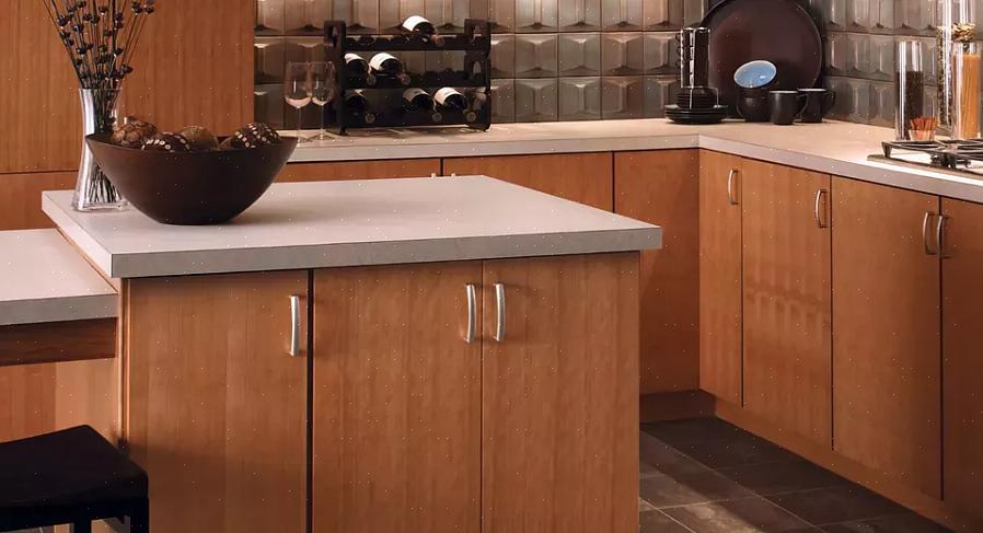 Overweeg dan om massief hardhouten of houten fineerplaatdeuren op uw kasten te gebruiken