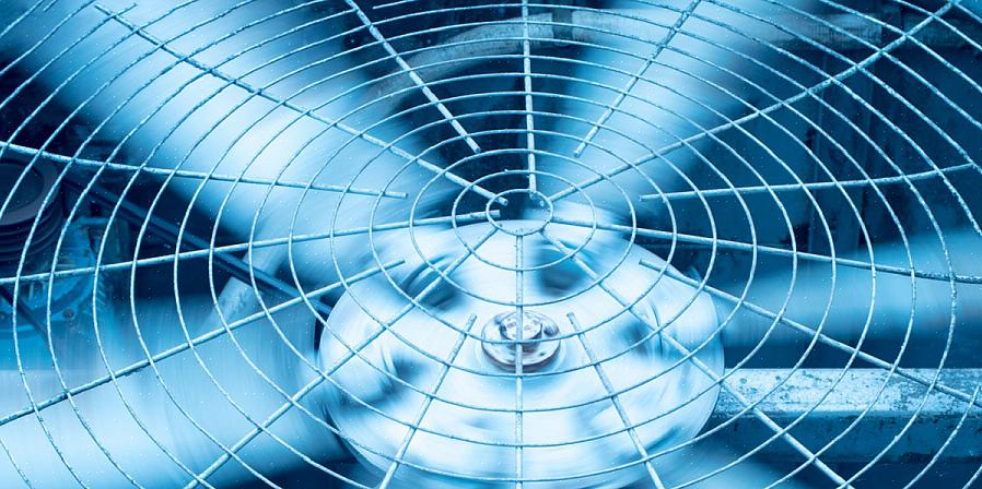 Uw verdampingskoeler heeft absorberende kussens die water vasthouden terwijl een ventilator lucht eroverheen
