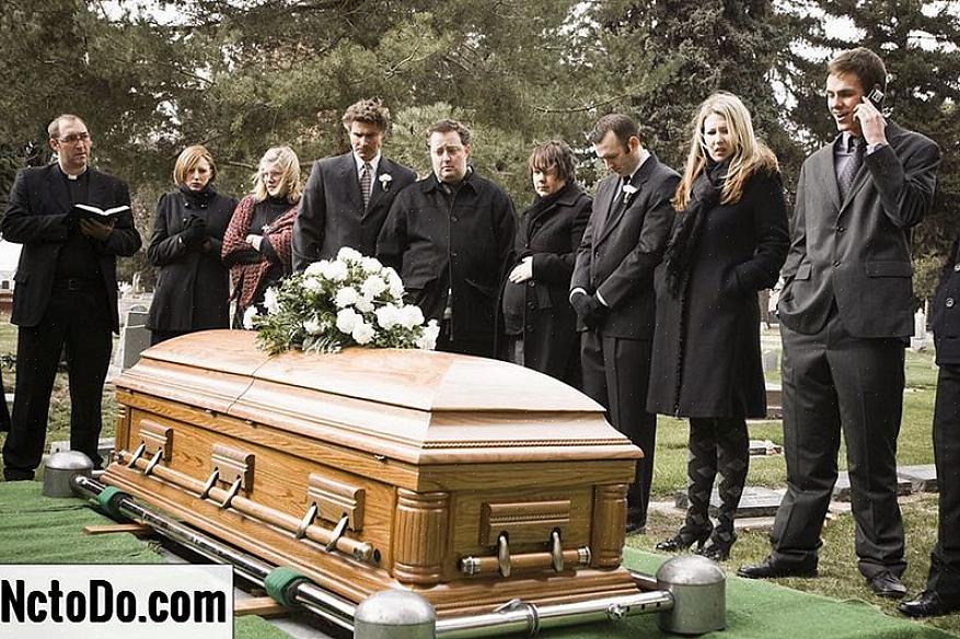 Bent u een familielid van de overledene of kent u de persoon
