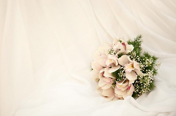 Overweeg dan om uw trouwdatum in te stellen in de buurt van een feestdag waarvoor de kerk al bloemen koopt