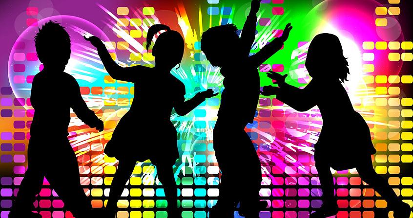 Kies samen met traditionele favorieten zoals Freeze Dance uit leuke dansvloerspellen zoals Dance Hats