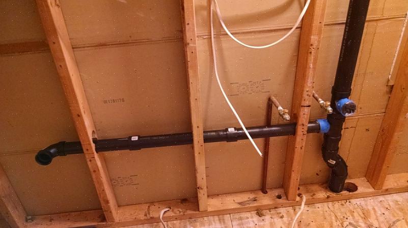 Aangezien u zowel watertoevoer- als afvoerleidingen gaat aansluiten