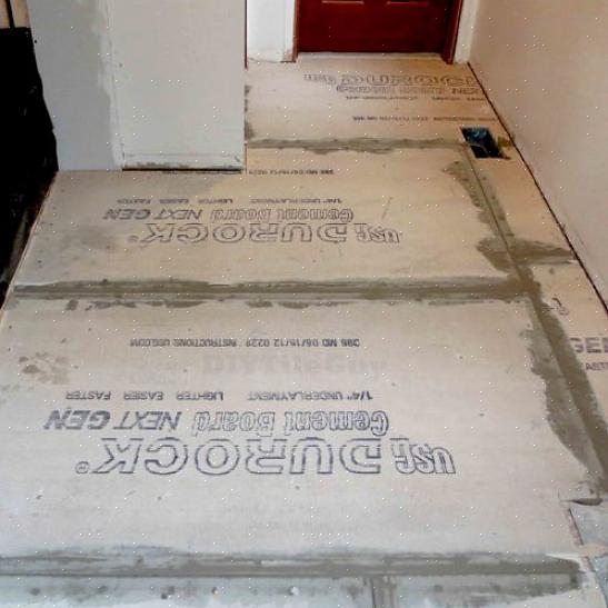 Een 3 x 5 paneel van 0,60 cm cementplaat weegt ongeveer 14 kg