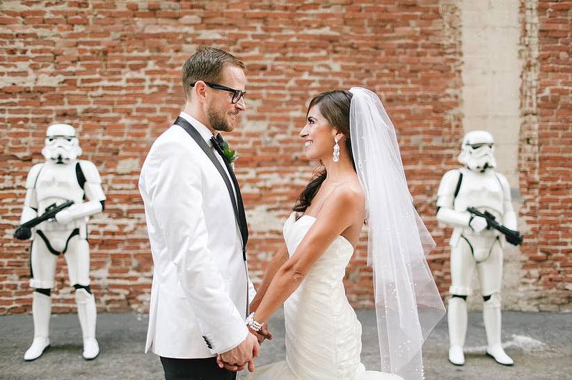 Vooraf gemaakte Star Wars-feestuitnodigingen zijn direct verkrijgbaar in de winkels