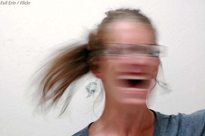 Vul op de verhuisdag de bodem van de garderobedozen met enkele boodschappentassen