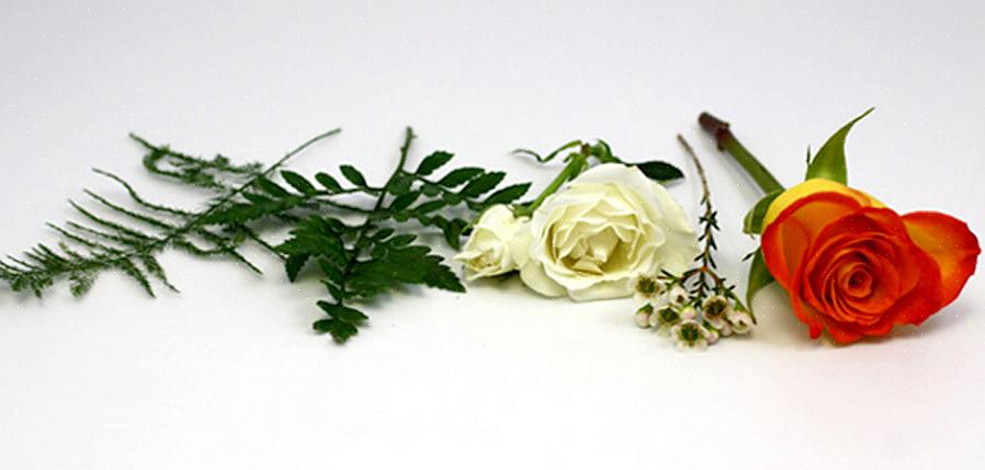 Het maken van uw corsages is een gemakkelijke doe-het-zelf-huwelijkstaak die u zonder veel tijd of moeite