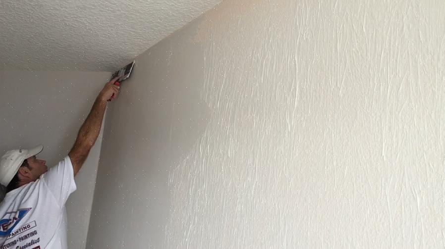 Creëer uw eigen goedkope muurtextuurmateriaal door gipsplaatmassa uit te dunnen met water in een verhouding