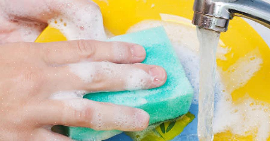 Moeten ze na elke maaltijdbereiding of schoonmaakbeurt in heet water worden gewassen