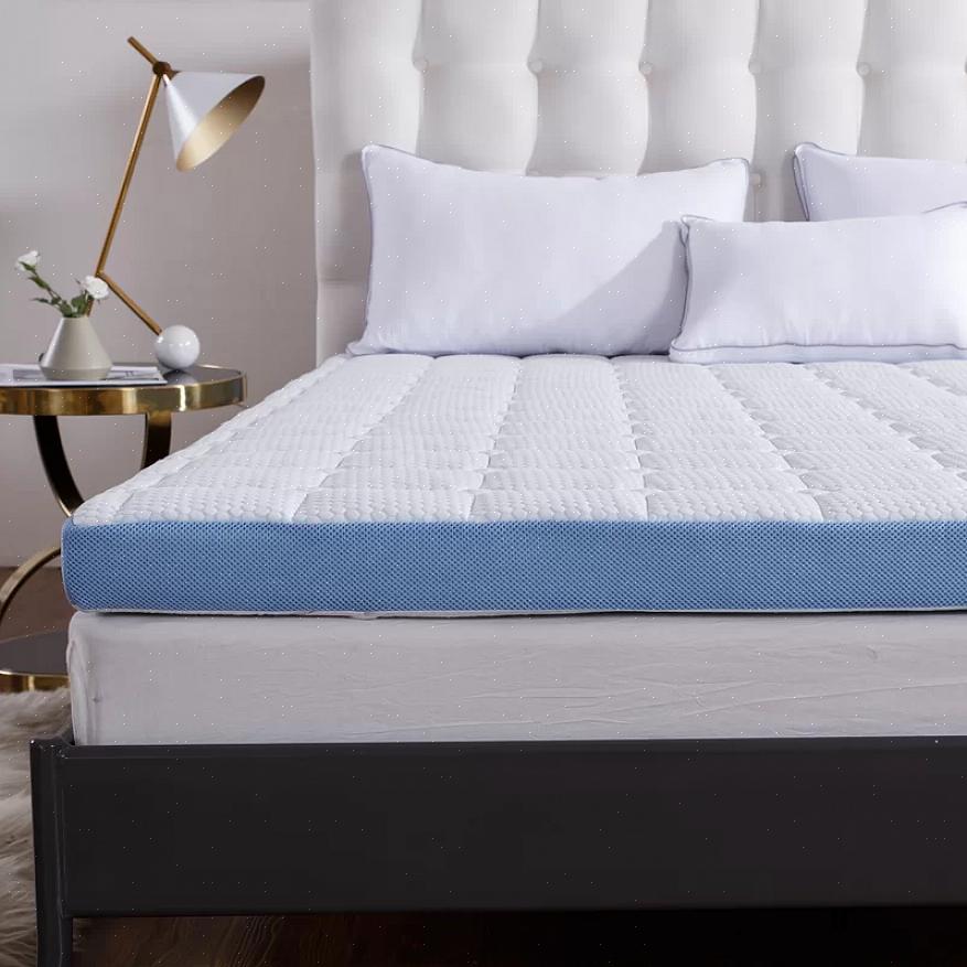 Kussens kunnen een stevig blok latexschuim zijn of gevuld met versnipperd latexschuim