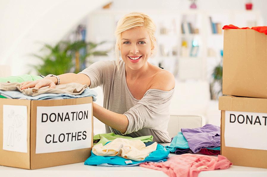 Terwijl anderen hun kasten gewoon leegmaken om kleding te doneren