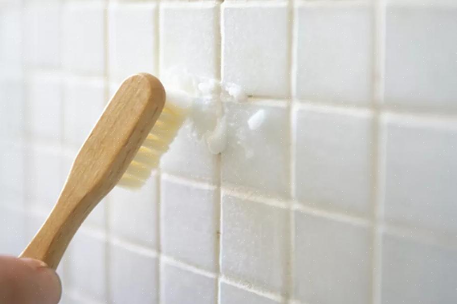 Strooi dan nog wat zuiveringszout in de pan