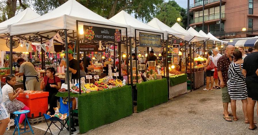 Serieuze rommelmarktklanten bestormen de poorten zodra ze opengaan
