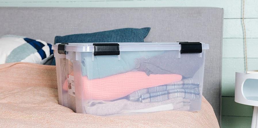 Luchtkussenfolie of extra verpakt pakpapier kan worden gebruikt om de doos te bekleden voordat u elk