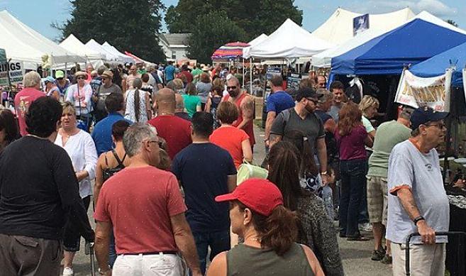 De vlooienmarkt van Stormville werd in 1970 geopend met een paar dozijn verkopers op een verlaten vliegveld