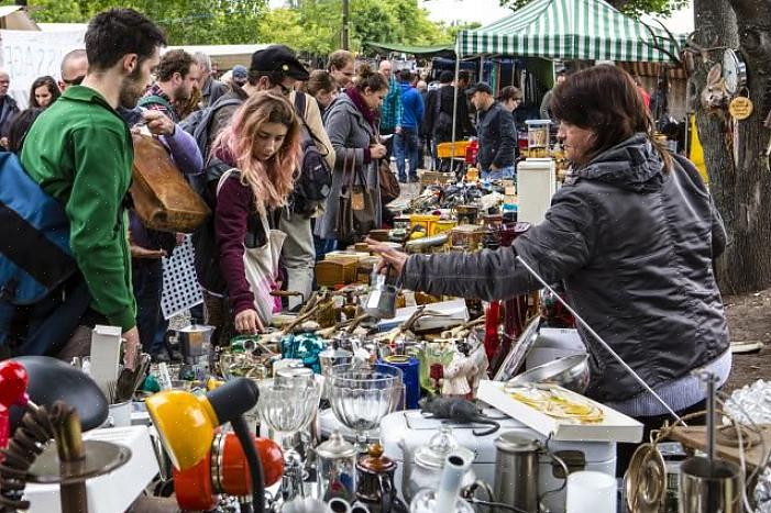 Voor meer informatie over Elephant's Trunk Country Flea Market