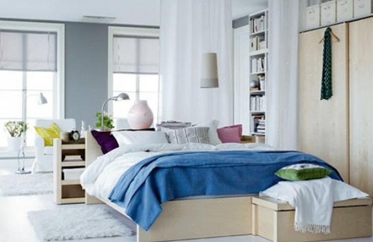 Moet je het bed nog steeds zo plaatsen dat het ademruimte heeft voor een goede feng shui-energiestroom