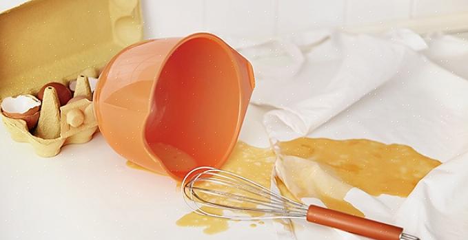 Controleer het bevlekte gebied opnieuw na het wassen om er zeker van te zijn dat er geen eiervlekken