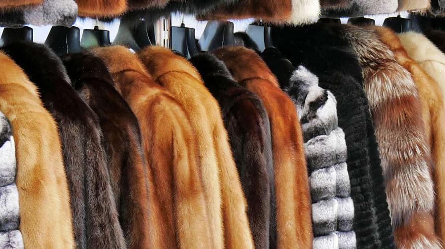 Een natuurlijke bontjas moet elk jaar worden schoongemaakt door een professionele bontwerker of een stomerij