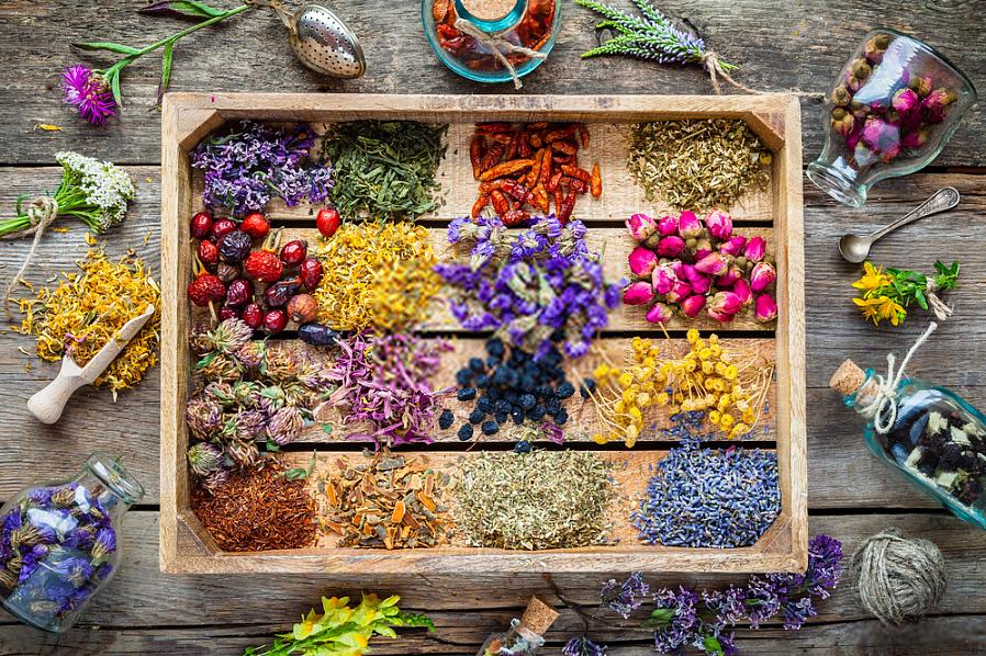 Aromatherapie is de studie van de therapeutische kracht van pure etherische oliën