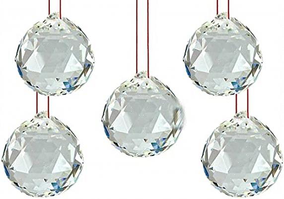 In feng shui worden kristallen bollen gebruikt om harmonieuze