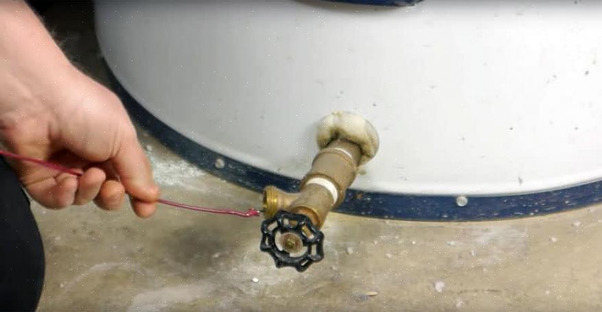 Probeer je de boiler een beetje door te spoelen terwijl de waterdruk aanstaat