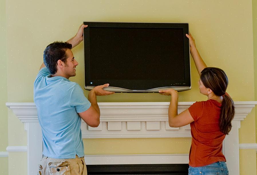 U moet ook sterke verpakkingstape bij de hand hebben om de dekens of kussens rond de televisie te bevestigen