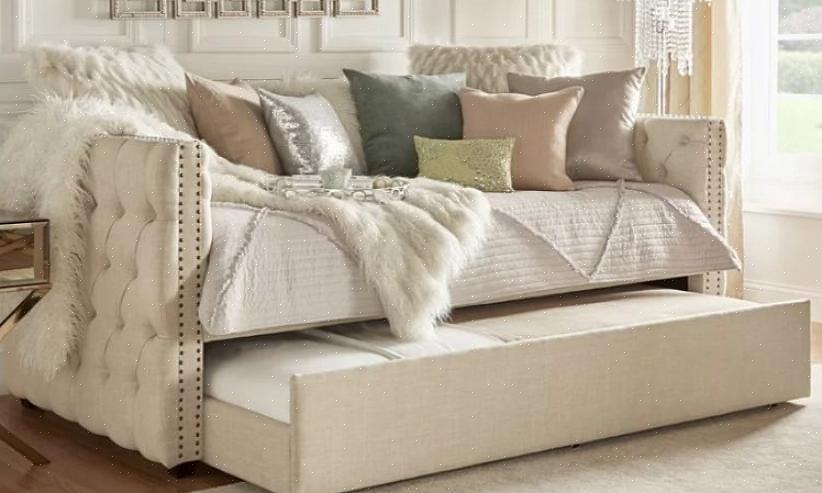 U kunt ook ligbedden vinden in wicker of bekleed met leer