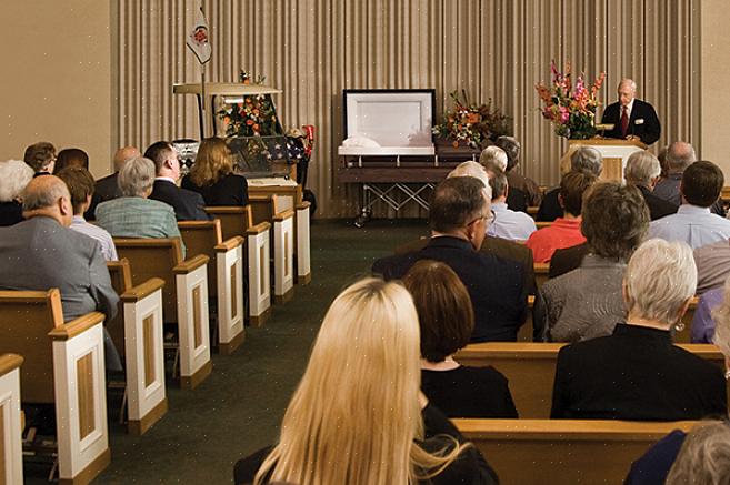 De persoon of familie die de herdenkingsdienst plant