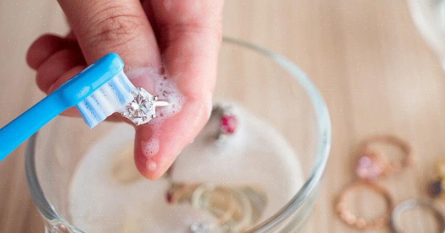 Waarom het schoonmaken van fijne sieraden belangrijk is