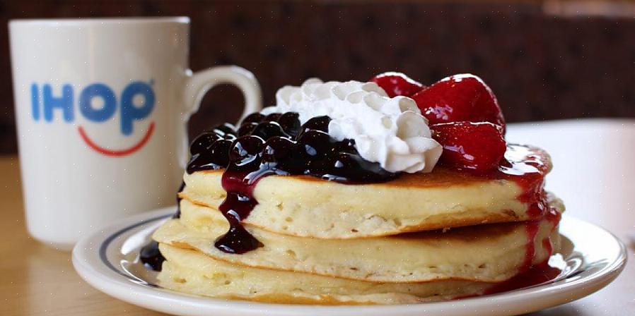 Ter ere van Veteranendag deelt IHOP gratis stapels rode