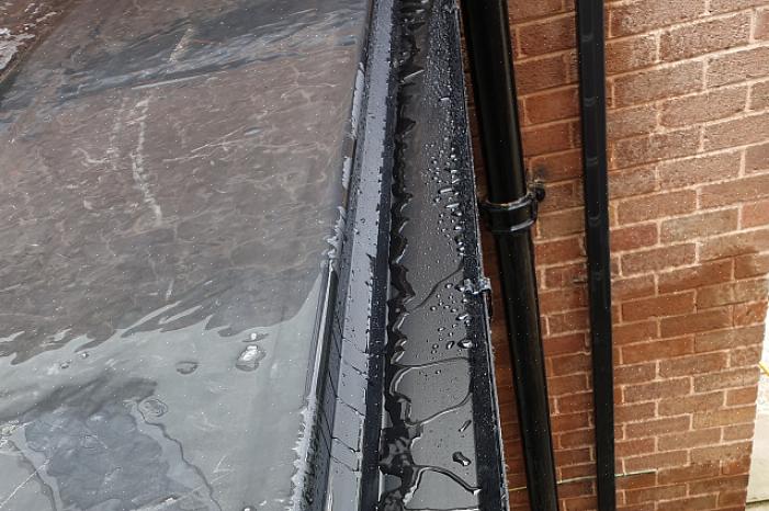 De eerste stap bij het repareren van uw EPDM-dak is het dakoppervlak voorbereiden om de patch te ontvangen