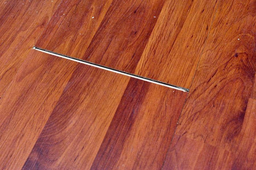 Traditionele hardhouten vloerplaten (en de bovenste laag van samengestelde vloeren) worden parallel