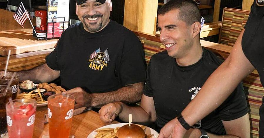 Je kunt een lijst met gratis maaltijden op Veteranendag vinden om te zien welke restaurants dit jaar