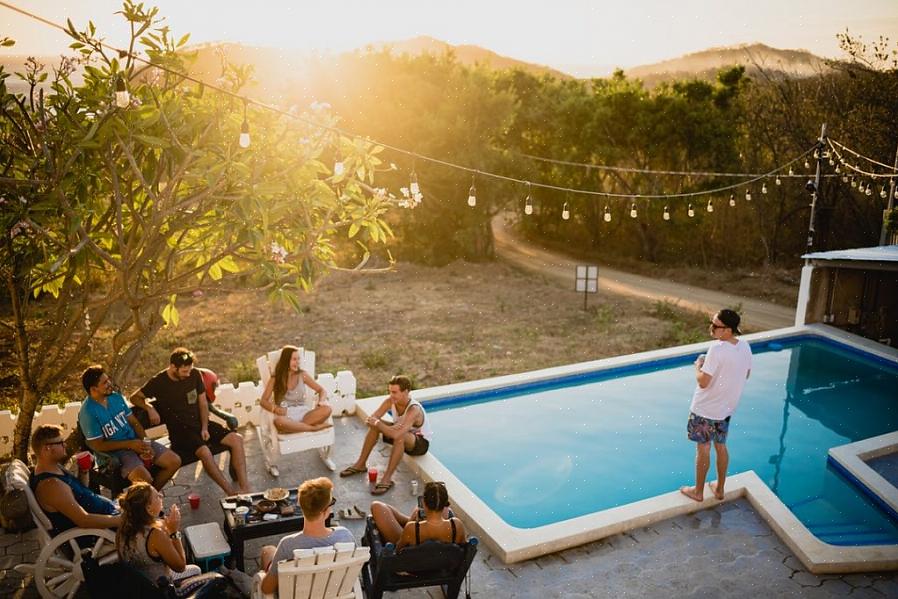 Het mooie van een poolparty is dat het op zichzelf al een soort feestthema is