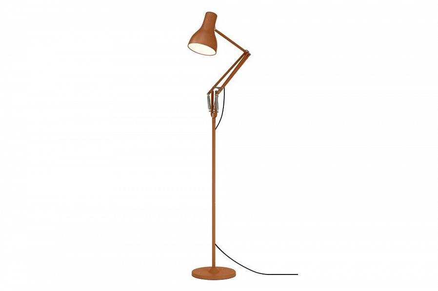 Een down bridge vloerlamp heeft het licht naar beneden gericht