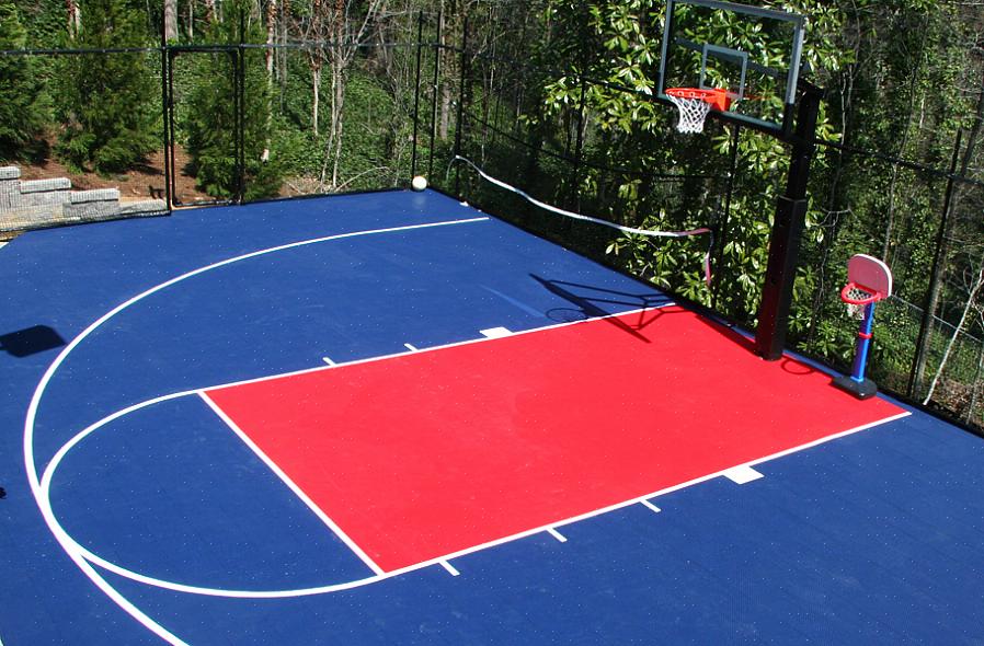Het gevoelige karakter van basketbalveldvloeren betekent dat ze op professioneel niveau aan strenge