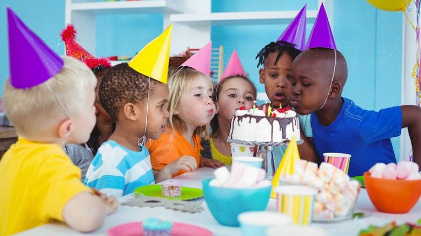 Feestartikelen die ervoor zorgen dat de kinderen blijven koken in hun eigen keuken zijn de perfecte