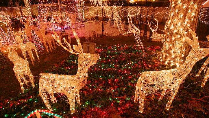 De eerste generatie LED-kerstverlichting kon het puur witte licht van gloeiende kerstverlichting