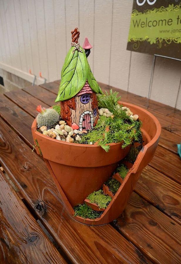 Een miniatuur sprookjesachtige tuin