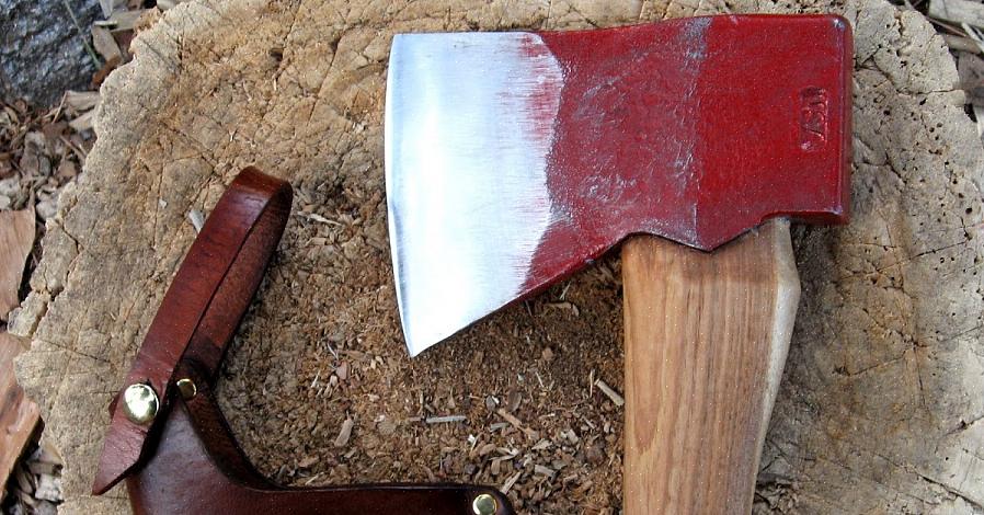 Bij het zagen van hout wordt er zoveel kracht uitgeoefend dat zelfs een botte bijl redelijk goed zal snijden