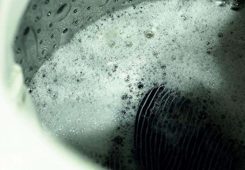Was de bevlekte items opnieuw in het heetste water dat geschikt is voor de stof